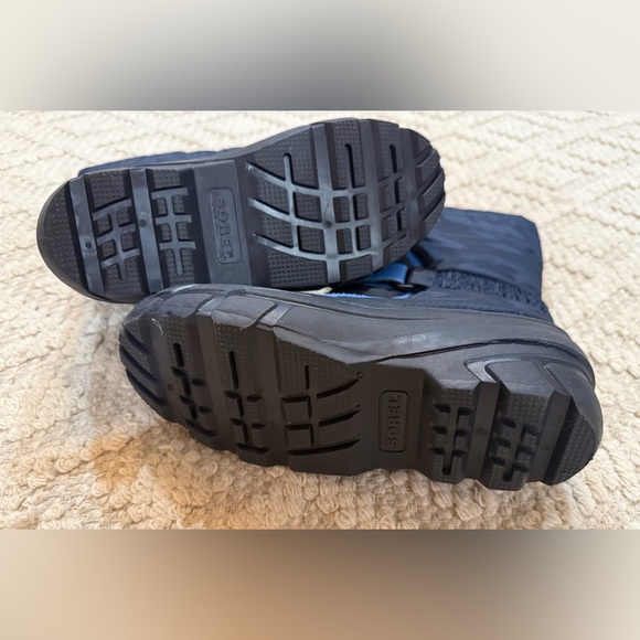 NWOT YOUTH SOREL FLURRY WINTER WATERPROOF SNOW BOOTS, SIZE 6 (W 7.5) - Picture 5 of 7